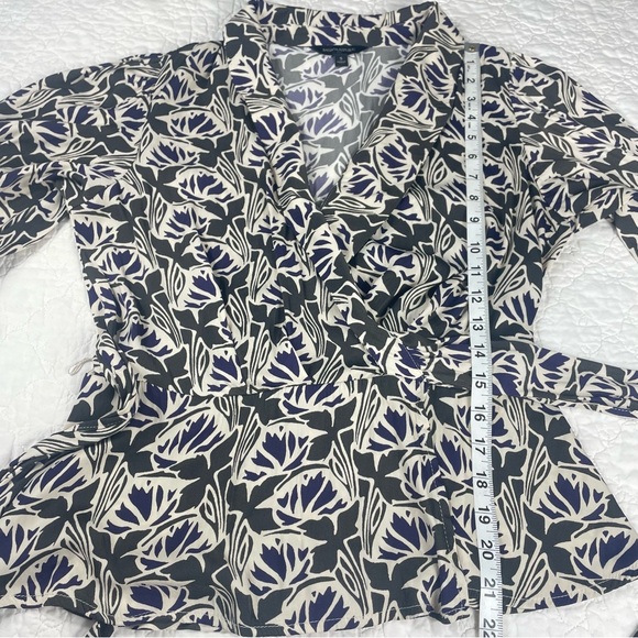 š„Banana Republic Silky Satin Tie Wrap Blouse Women Size S - Picture 12 of 14